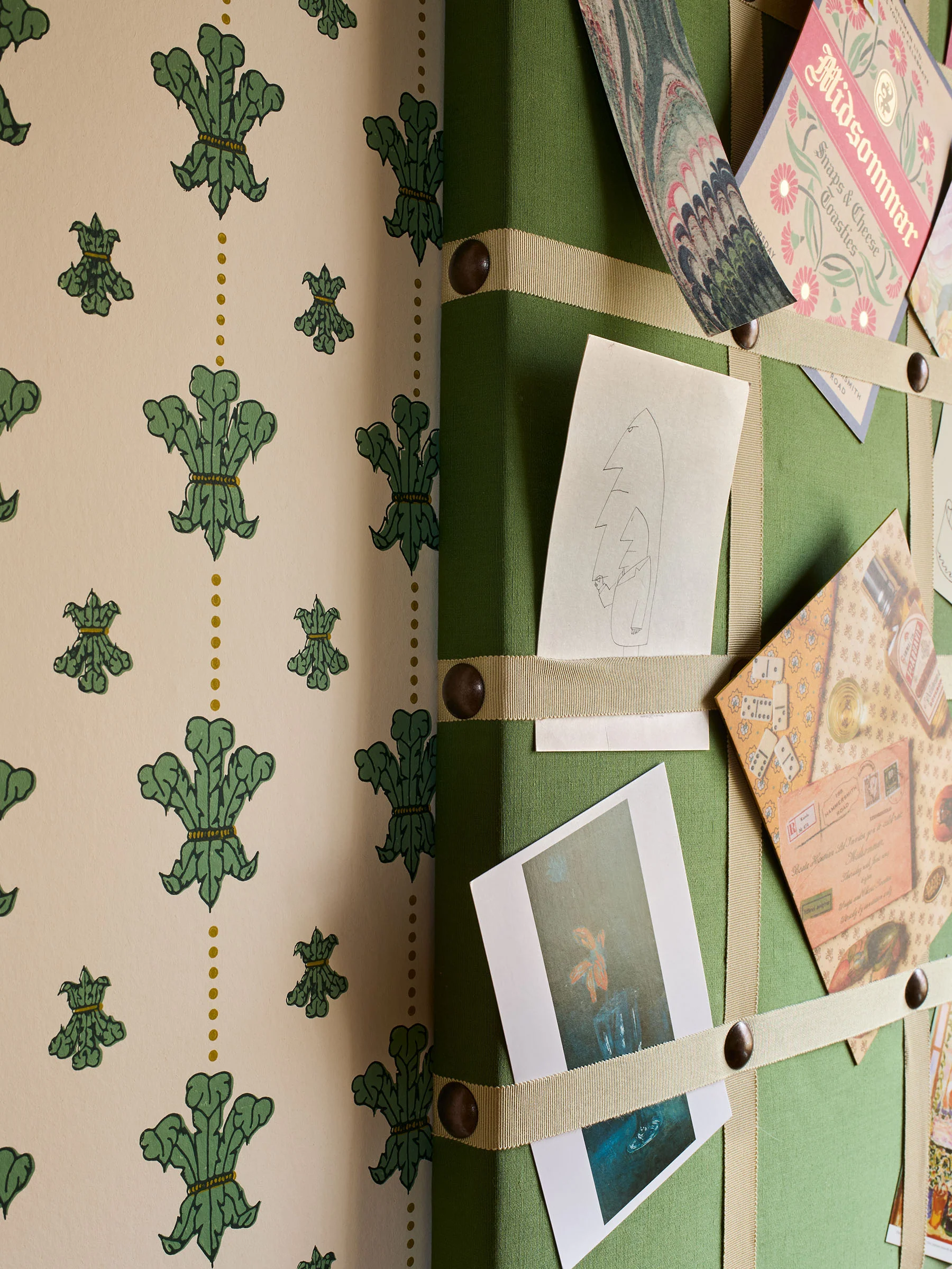 Courtyard Trellis Pinboard - Image 4