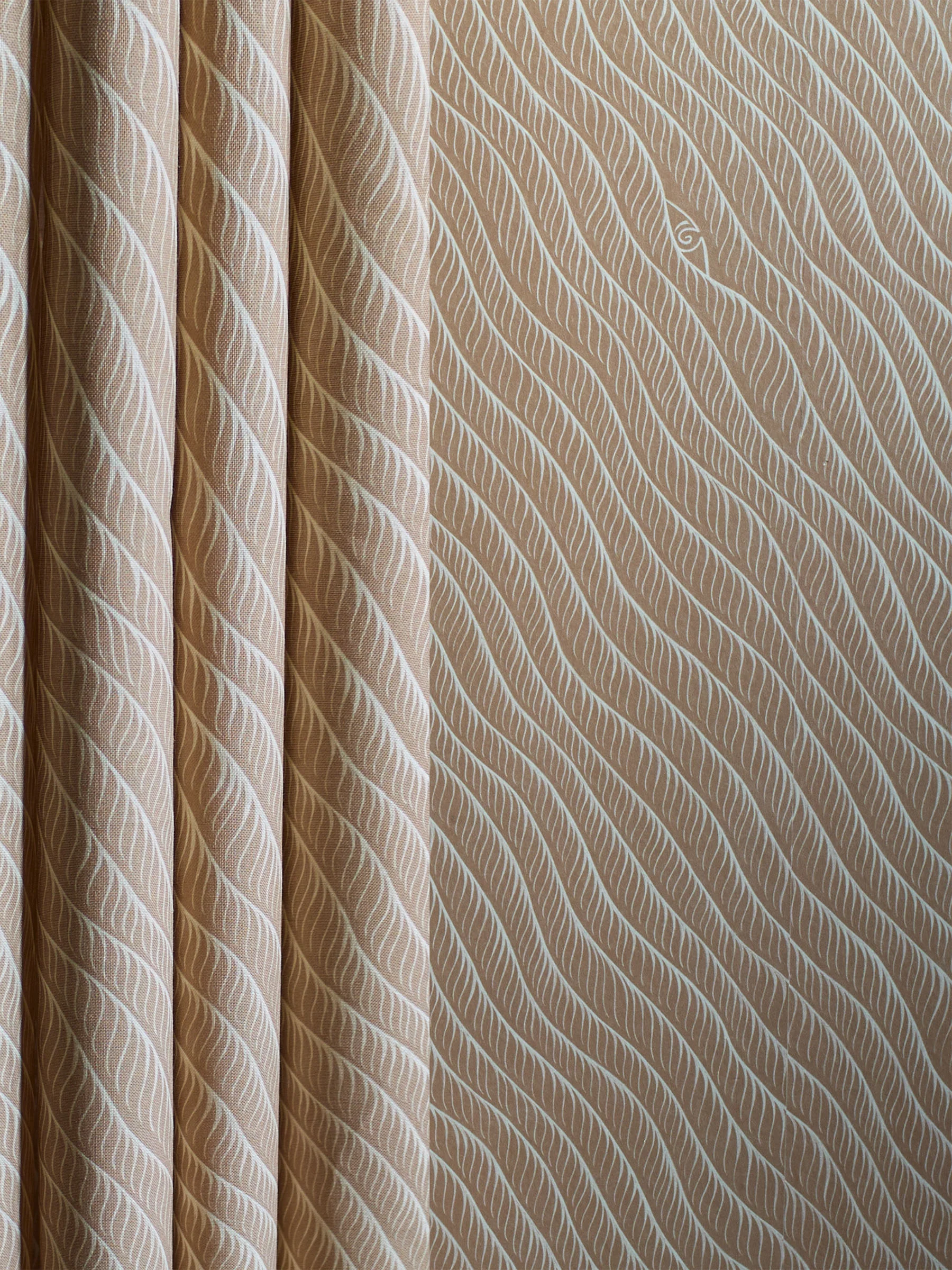 Eyelash Wallpaper Tobacco (10m roll) - Image 6
