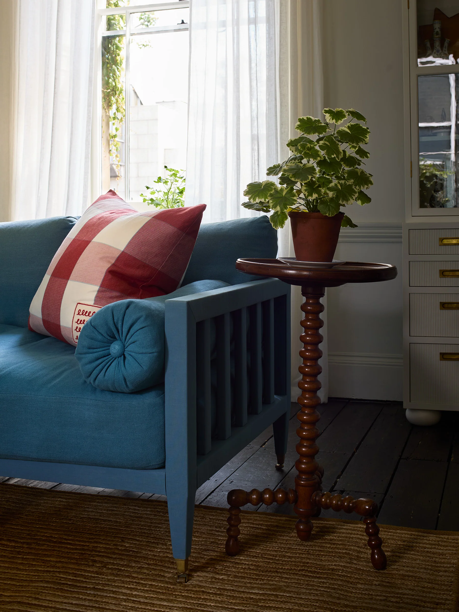 Frame Sofa - Image 5