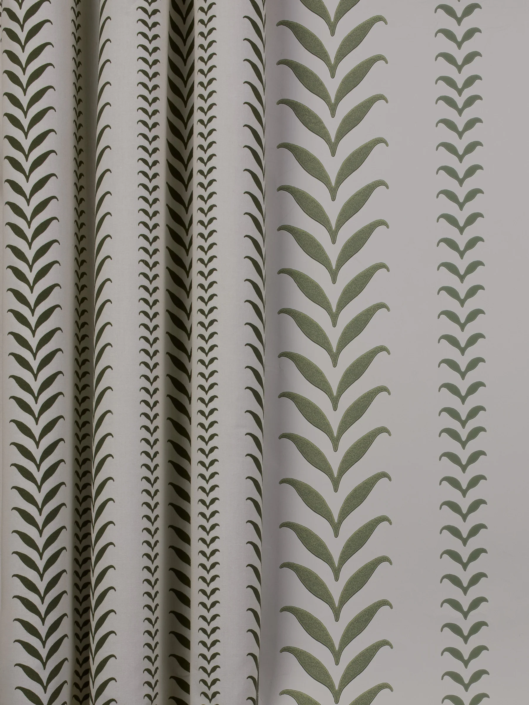 Linden Wallpaper - Leaf (10m roll) - Image 4